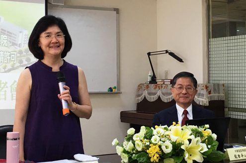 院長蔡麗貞演講