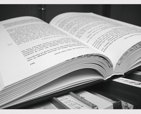 翻開的書籍