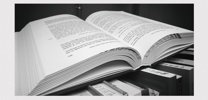 翻開的書籍